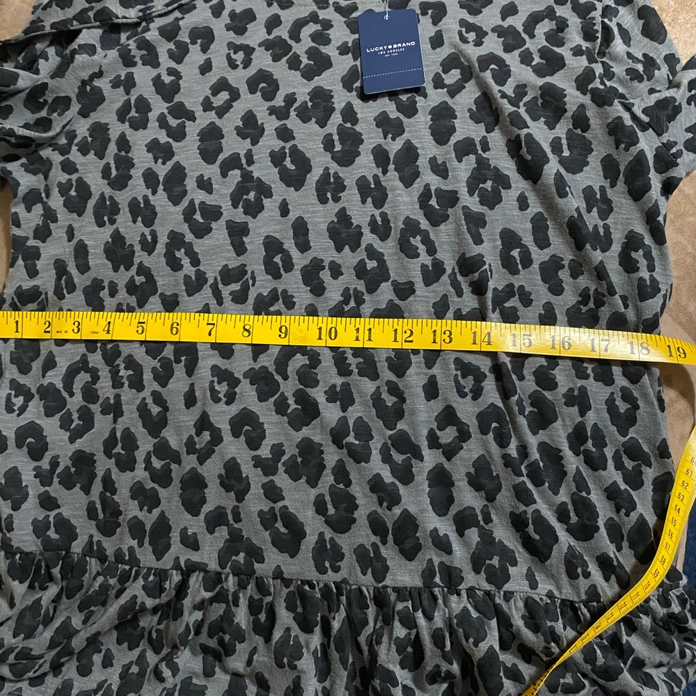 - Lucky Brand/ Leopard Long Sleeve Top - Picture 8 of 9